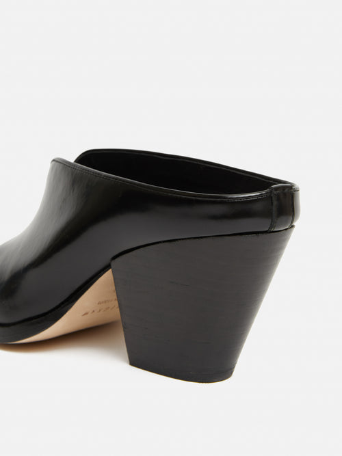 Oakley Heeled Mule | Black